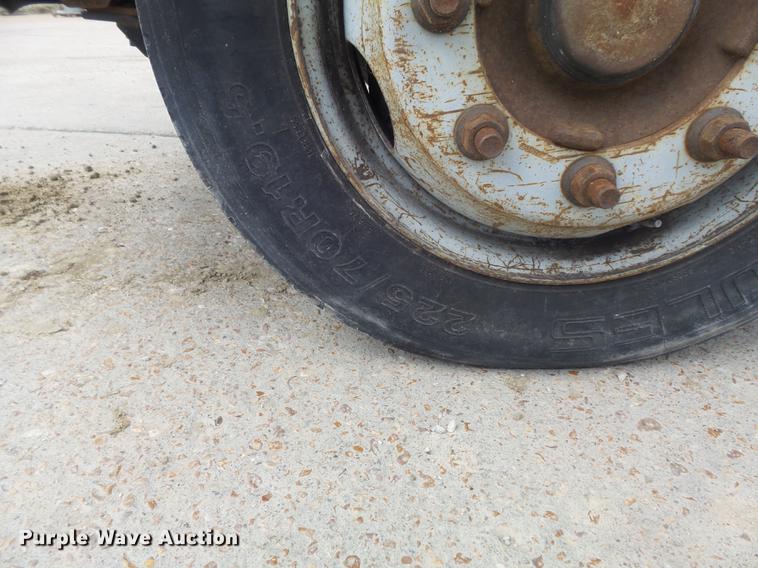 image for item DD7249 2008 GMC C5500 flatbed truck