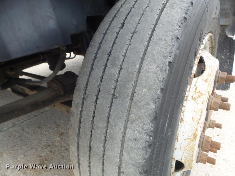 image for item DD7249 2008 GMC C5500 flatbed truck