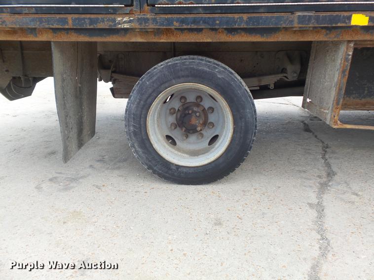 image for item DD7249 2008 GMC C5500 flatbed truck