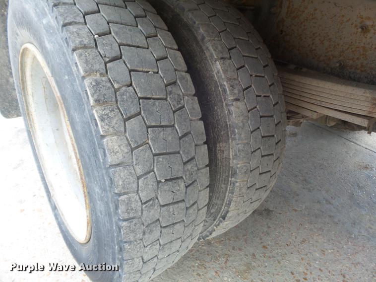 image for item DD7249 2008 GMC C5500 flatbed truck