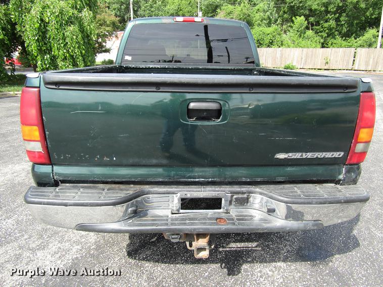 image for item DD7501 2002 Chevrolet Silverado 1500 LS Ext. Cab pickup truck
