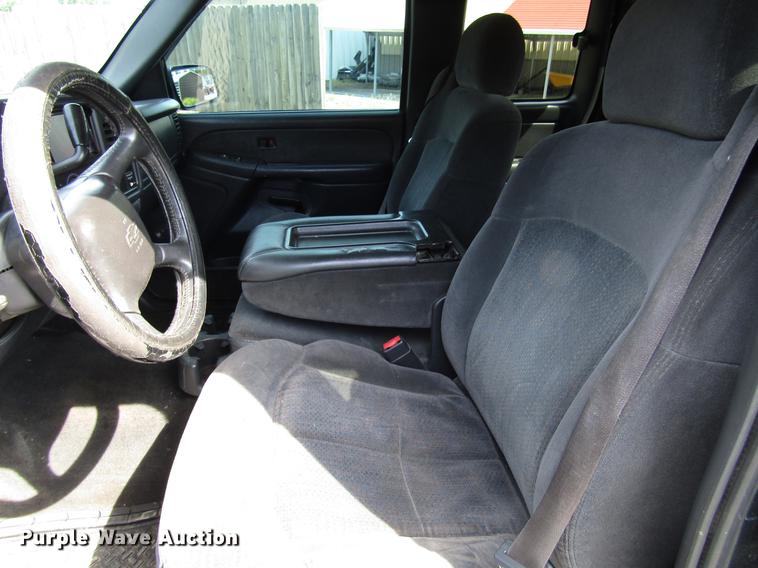 image for item DD7501 2002 Chevrolet Silverado 1500 LS Ext. Cab pickup truck