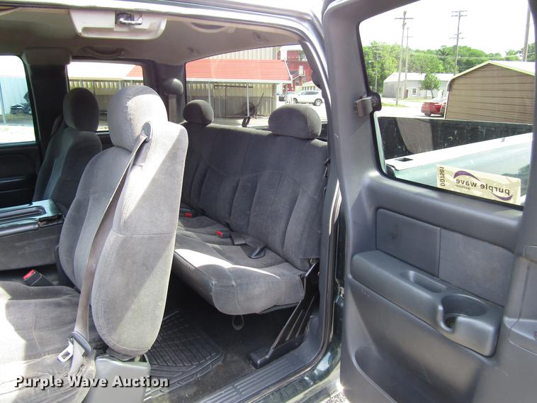 image for item DD7501 2002 Chevrolet Silverado 1500 LS Ext. Cab pickup truck