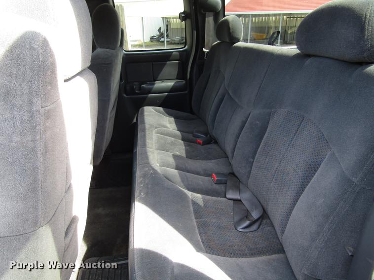 image for item DD7501 2002 Chevrolet Silverado 1500 LS Ext. Cab pickup truck