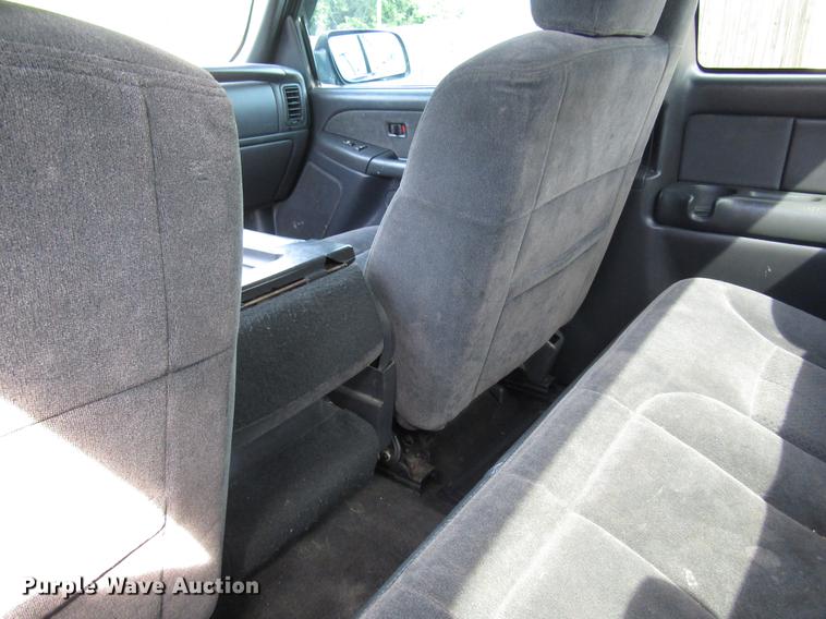 image for item DD7501 2002 Chevrolet Silverado 1500 LS Ext. Cab pickup truck