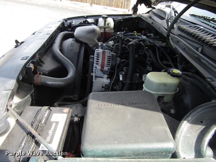 image for item DD7501 2002 Chevrolet Silverado 1500 LS Ext. Cab pickup truck