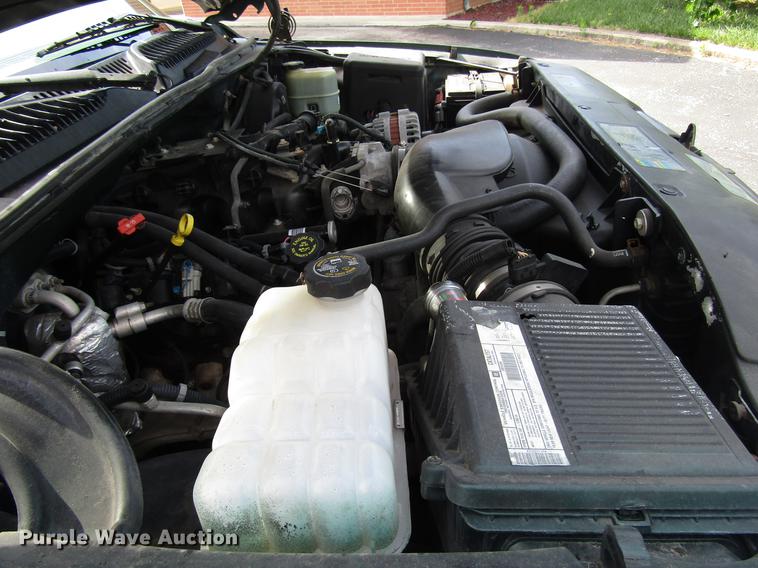 image for item DD7501 2002 Chevrolet Silverado 1500 LS Ext. Cab pickup truck