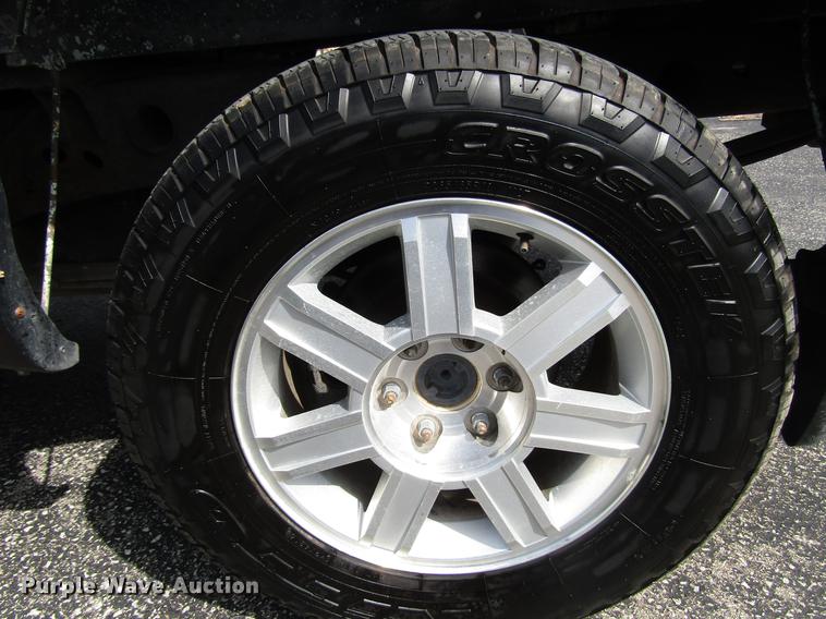 image for item DD7501 2002 Chevrolet Silverado 1500 LS Ext. Cab pickup truck