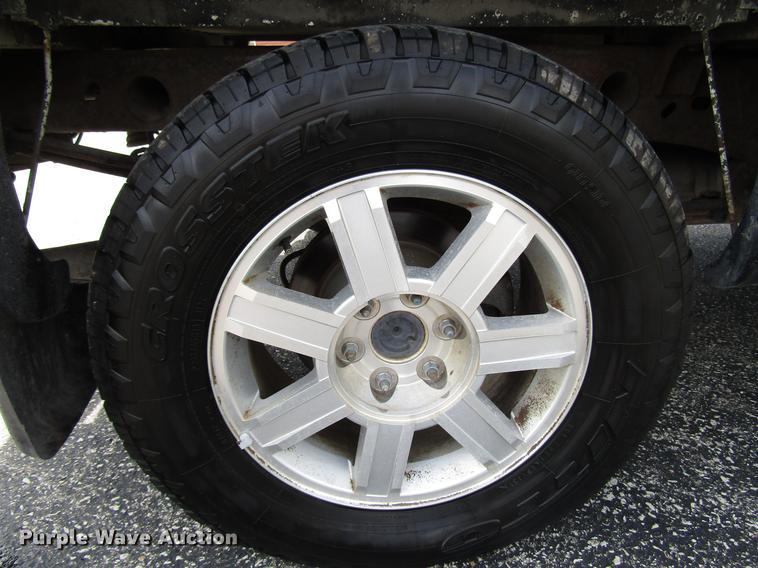 image for item DD7501 2002 Chevrolet Silverado 1500 LS Ext. Cab pickup truck