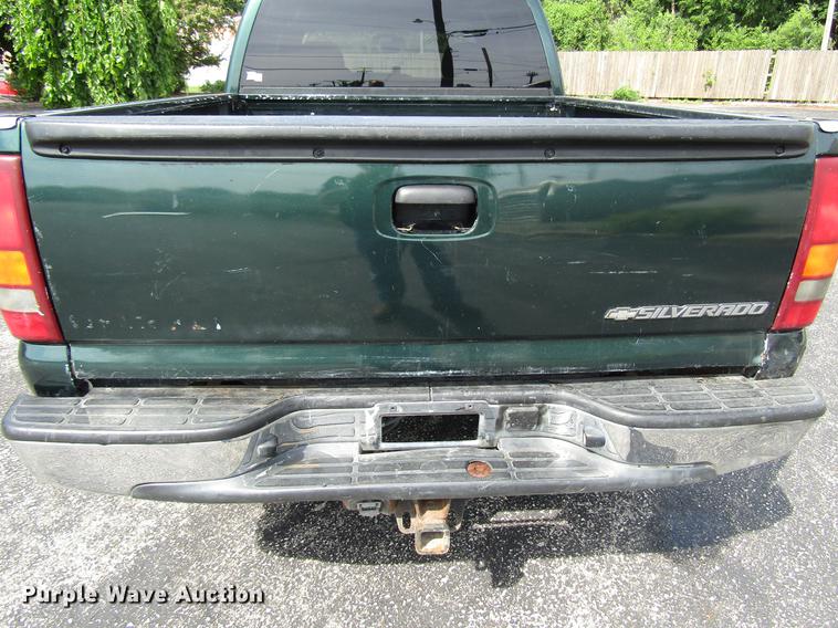 image for item DD7501 2002 Chevrolet Silverado 1500 LS Ext. Cab pickup truck