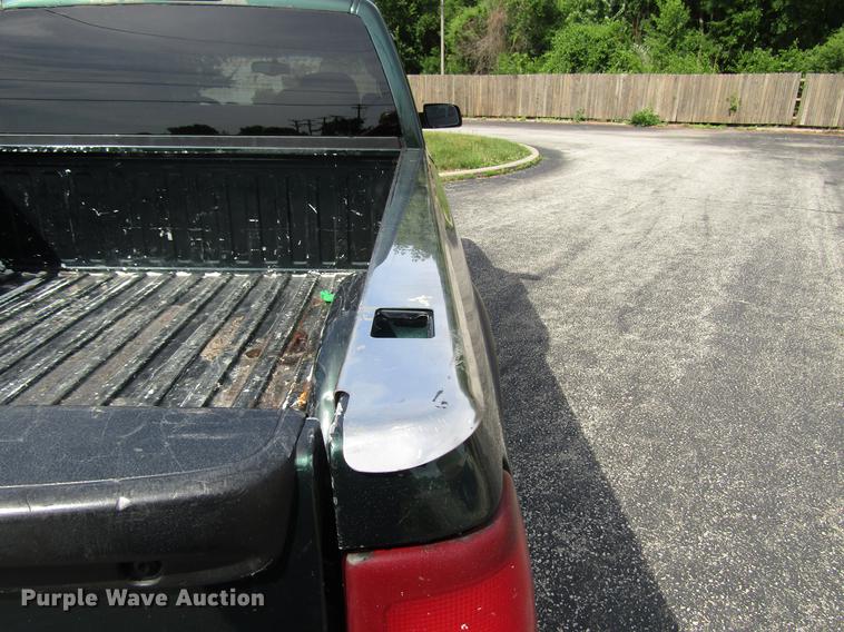 image for item DD7501 2002 Chevrolet Silverado 1500 LS Ext. Cab pickup truck