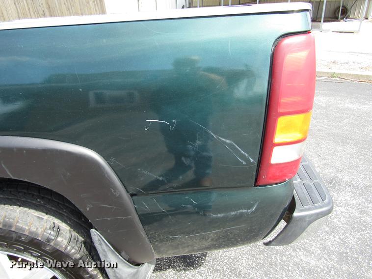 image for item DD7501 2002 Chevrolet Silverado 1500 LS Ext. Cab pickup truck