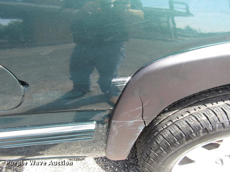 image for item DD7501 2002 Chevrolet Silverado 1500 LS Ext. Cab pickup truck