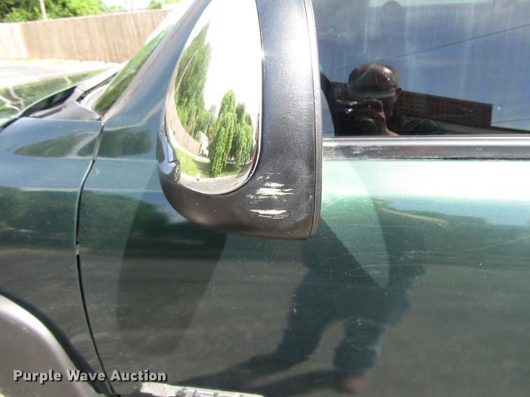 image for item DD7501 2002 Chevrolet Silverado 1500 LS Ext. Cab pickup truck