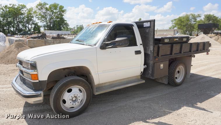 image for item DD7716 1994 Chevrolet 3500HD flatbed pickup truck