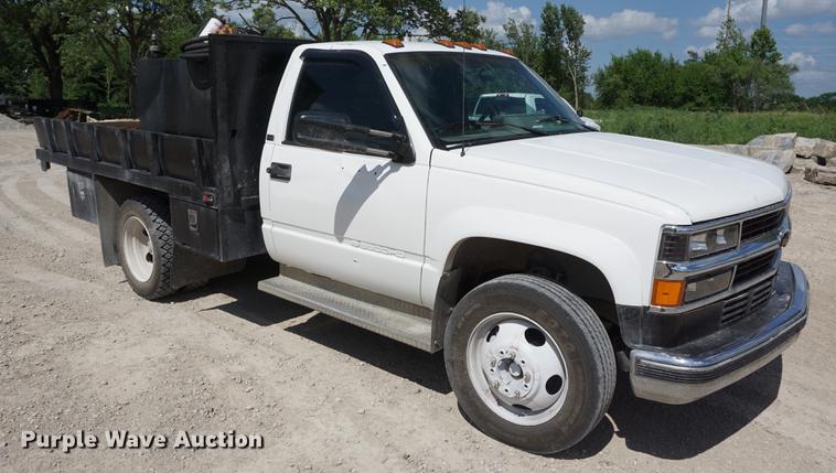 image for item DD7716 1994 Chevrolet 3500HD flatbed pickup truck