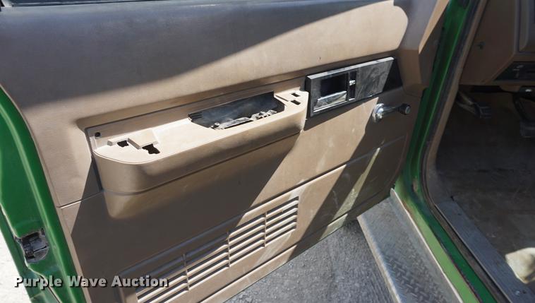 image for item DD7716 1994 Chevrolet 3500HD flatbed pickup truck