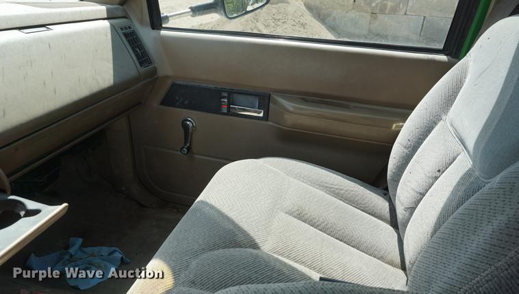 image for item DD7716 1994 Chevrolet 3500HD flatbed pickup truck