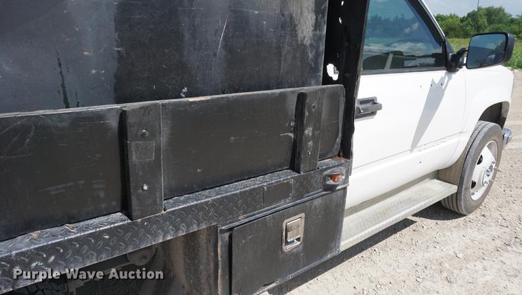 image for item DD7716 1994 Chevrolet 3500HD flatbed pickup truck