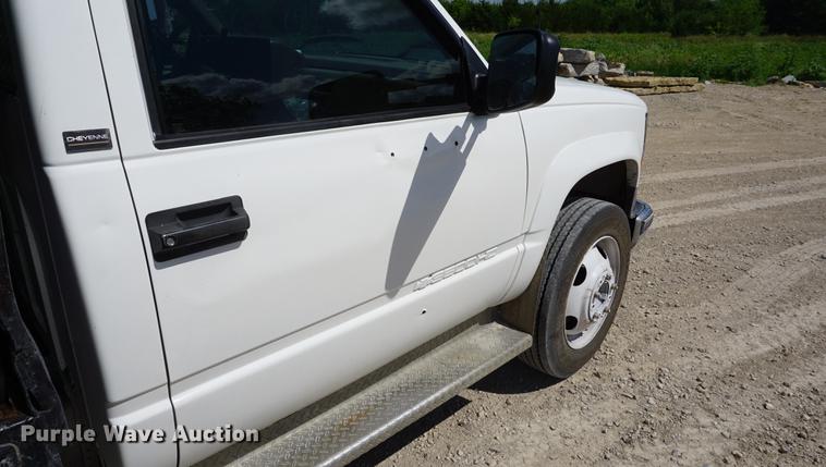 image for item DD7716 1994 Chevrolet 3500HD flatbed pickup truck