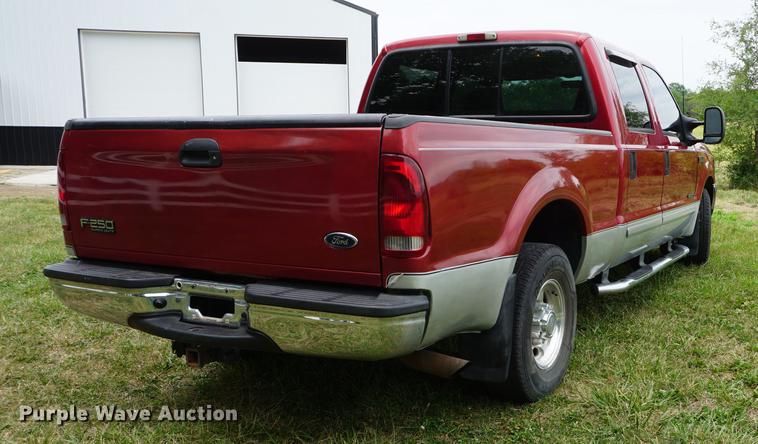 image for item DD7727 2002 Ford F250 Super Duty Lariat Crew Cab pickup truck