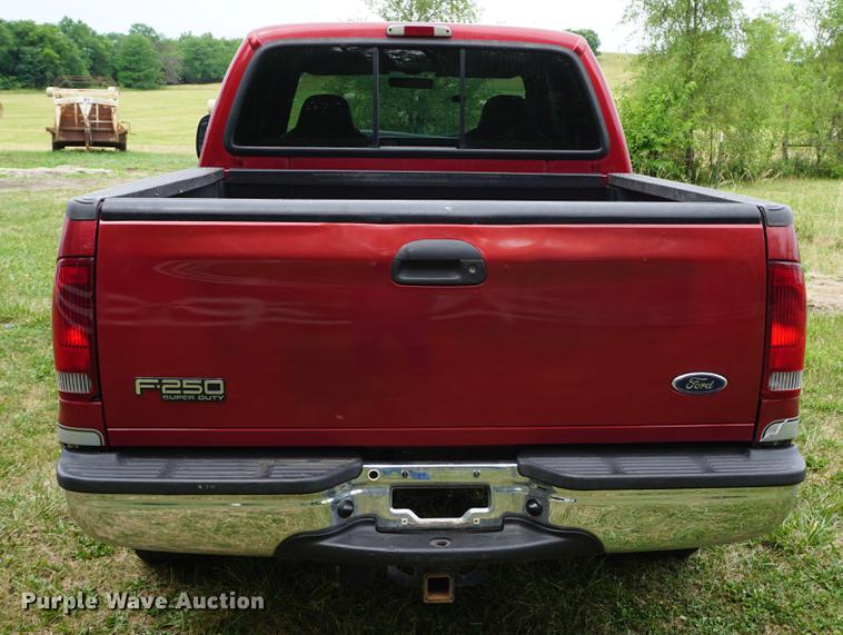 image for item DD7727 2002 Ford F250 Super Duty Lariat Crew Cab pickup truck