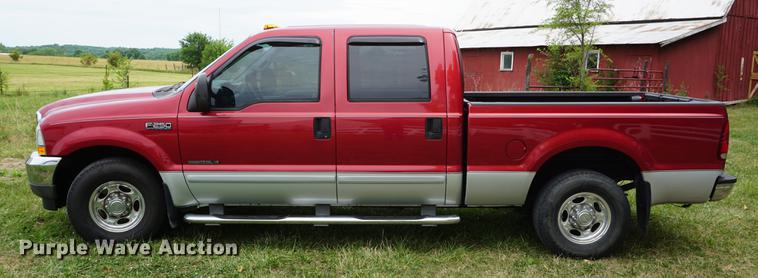 image for item DD7727 2002 Ford F250 Super Duty Lariat Crew Cab pickup truck