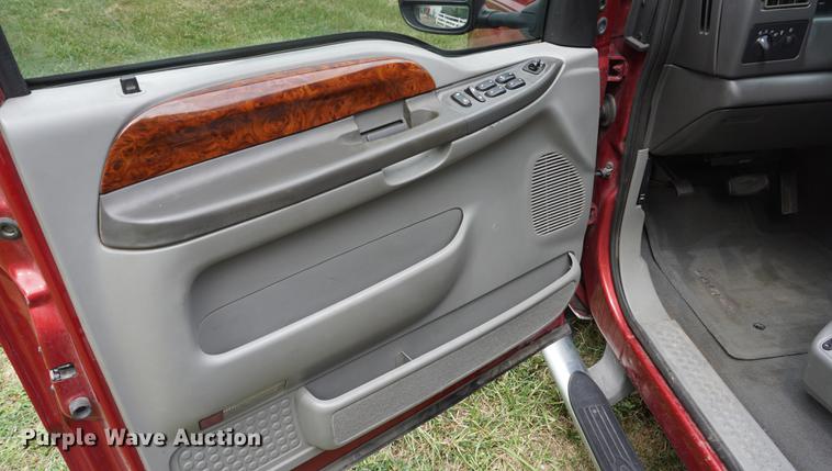 image for item DD7727 2002 Ford F250 Super Duty Lariat Crew Cab pickup truck