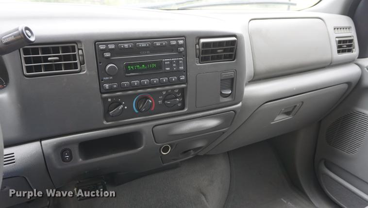 image for item DD7727 2002 Ford F250 Super Duty Lariat Crew Cab pickup truck