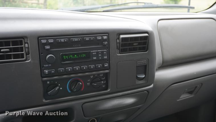 image for item DD7727 2002 Ford F250 Super Duty Lariat Crew Cab pickup truck