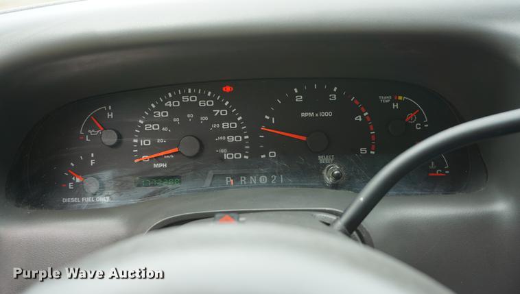 image for item DD7727 2002 Ford F250 Super Duty Lariat Crew Cab pickup truck