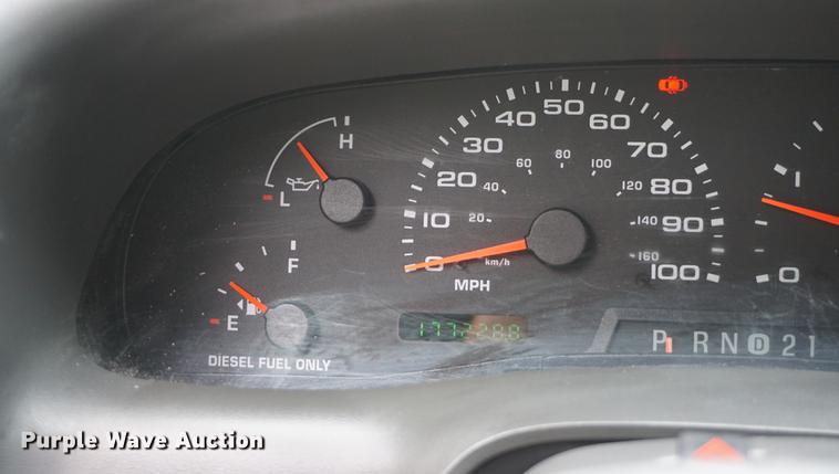 image for item DD7727 2002 Ford F250 Super Duty Lariat Crew Cab pickup truck