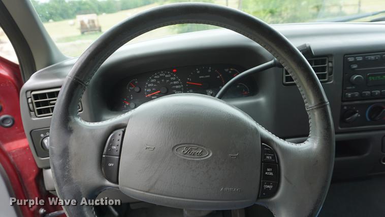 image for item DD7727 2002 Ford F250 Super Duty Lariat Crew Cab pickup truck