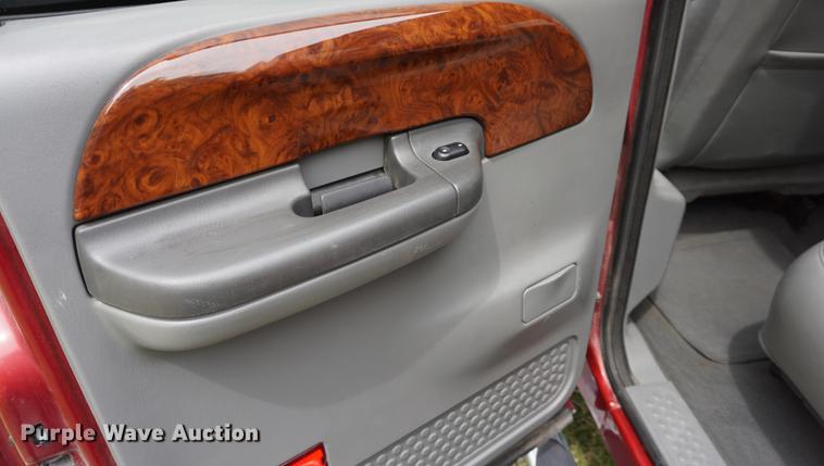 image for item DD7727 2002 Ford F250 Super Duty Lariat Crew Cab pickup truck