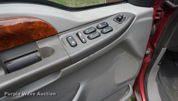 image for item DD7727 2002 Ford F250 Super Duty Lariat Crew Cab pickup truck