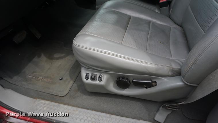 image for item DD7727 2002 Ford F250 Super Duty Lariat Crew Cab pickup truck