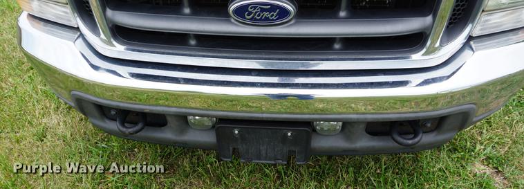 image for item DD7727 2002 Ford F250 Super Duty Lariat Crew Cab pickup truck