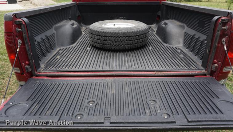 image for item DD7727 2002 Ford F250 Super Duty Lariat Crew Cab pickup truck