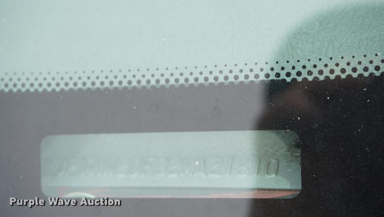 image for item DD7727 2002 Ford F250 Super Duty Lariat Crew Cab pickup truck