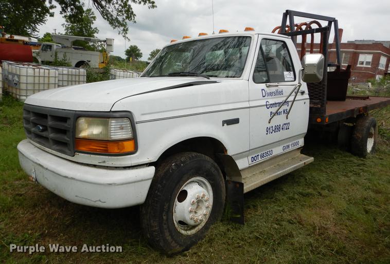 image for item DE1814 1993 Ford F450 Super Duty flatbed truck