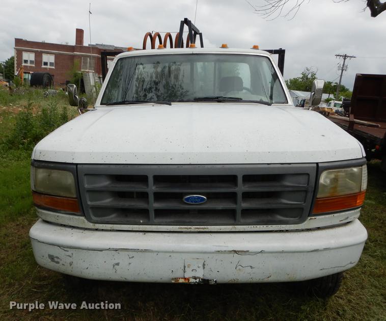image for item DE1814 1993 Ford F450 Super Duty flatbed truck