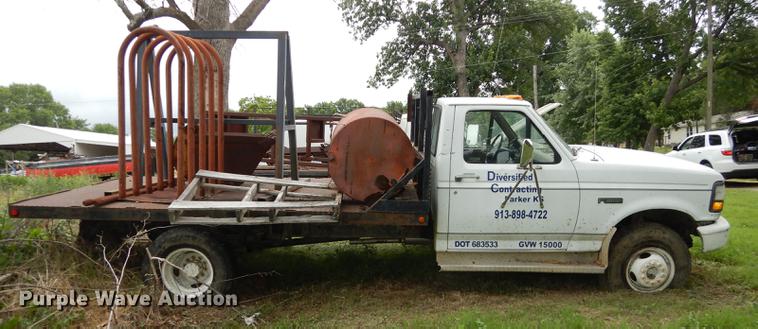 image for item DE1814 1993 Ford F450 Super Duty flatbed truck