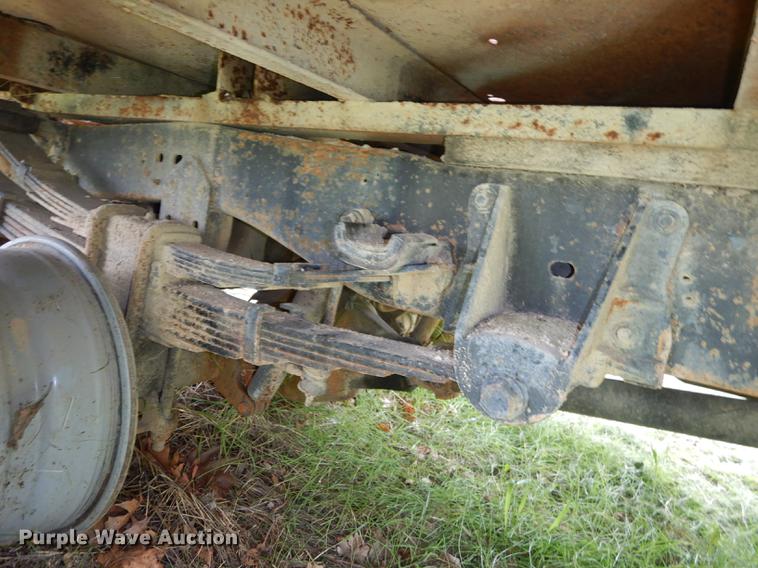 image for item DE1814 1993 Ford F450 Super Duty flatbed truck