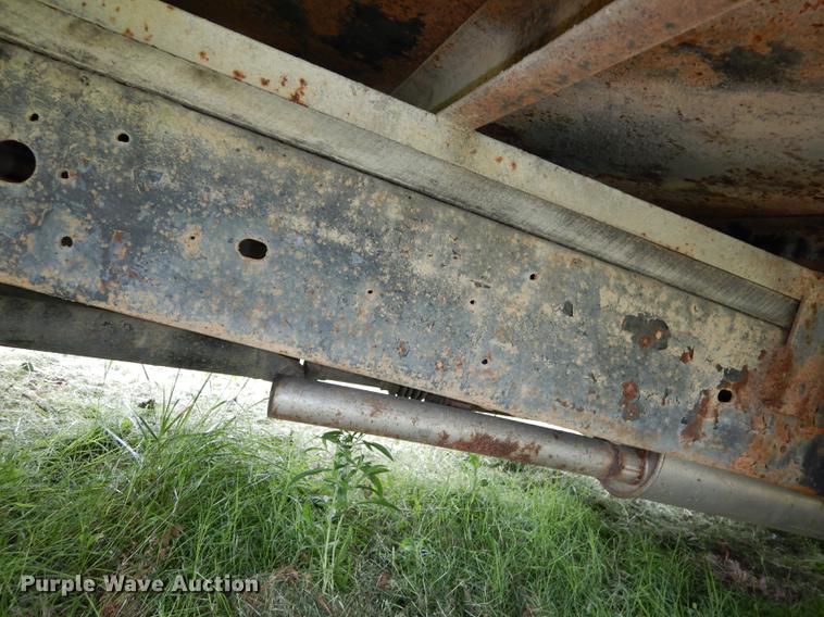 image for item DE1814 1993 Ford F450 Super Duty flatbed truck