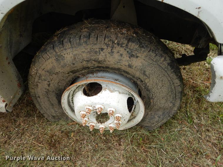 image for item DE1814 1993 Ford F450 Super Duty flatbed truck