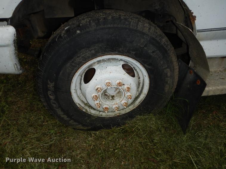 image for item DE1814 1993 Ford F450 Super Duty flatbed truck