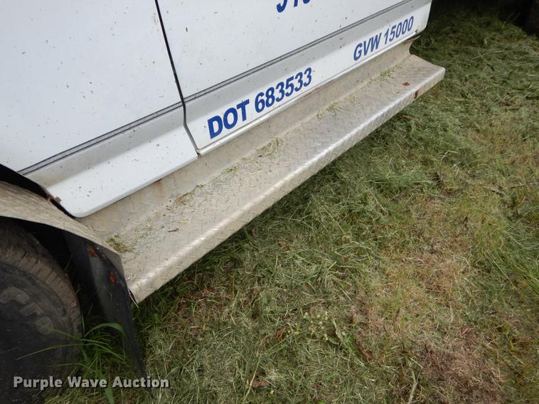 image for item DE1814 1993 Ford F450 Super Duty flatbed truck