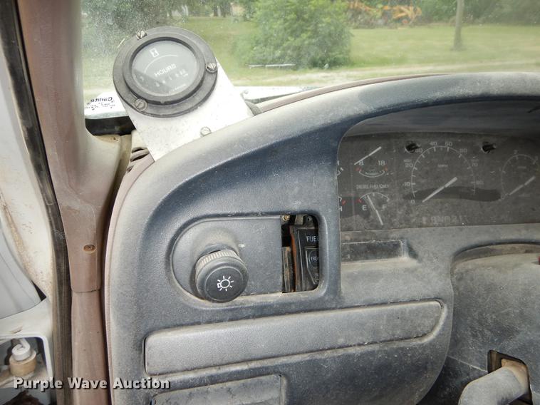 image for item DE1814 1993 Ford F450 Super Duty flatbed truck