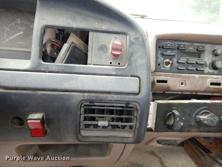 image for item DE1814 1993 Ford F450 Super Duty flatbed truck