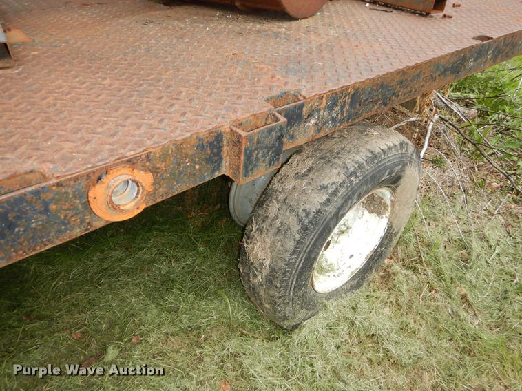 image for item DE1814 1993 Ford F450 Super Duty flatbed truck